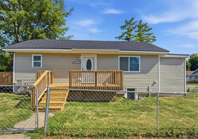 Photo 1 of Single family home for sale at 84 W End Ave, Waterford, MI 48328 | MLS# 20261054909 | Listing updated on 2026-09-18