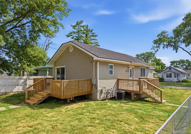 Photo 2 of Single family home for sale at 84 W End Ave, Waterford, MI 48328 | MLS# 20261054909 | Listing updated on 2026-09-18
