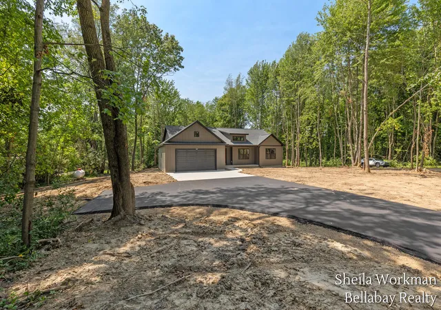 2nd image of 6381 Wood School Rd, Freeport, MI 49325 | MLS# 65026036439