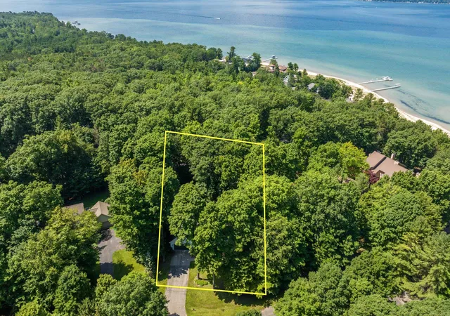 Photo 3 of Single family home for sale at 7752 Clearwater Ct, Williamsburg, MI 49690 | MLS# 78080071150 | Listing updated on 2026-07-26