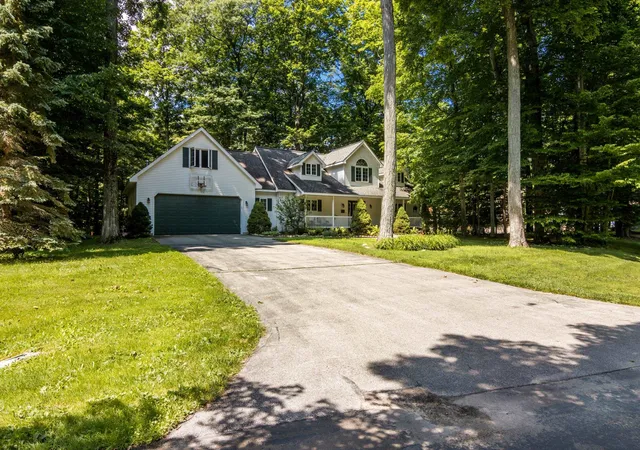Photo 3 of Single family home for sale at 7752 Clearwater Ct, Williamsburg, MI 49690 | MLS# 78080071150 | Listing updated on 2026-07-26