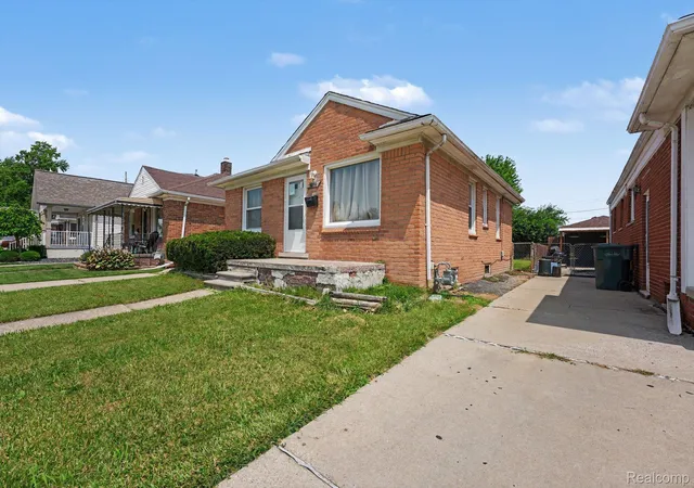 Photo 2 of Single family home for sale at 1058 Detroit Ave, Lincoln Park, MI 48146 | MLS# 20261054927 | Listing updated on 2026-07-24
