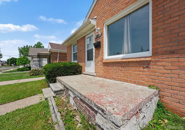 Photo 3 of Single family home for sale at 1058 Detroit Ave, Lincoln Park, MI 48146 | MLS# 20261054927 | Listing updated on 2026-07-24