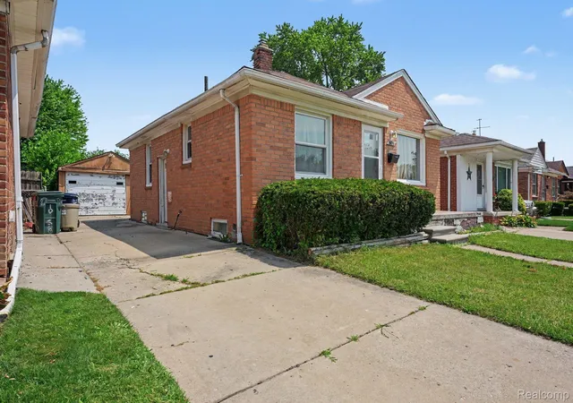 Photo 3 of Single family home for sale at 1058 Detroit Ave, Lincoln Park, MI 48146 | MLS# 20261054927 | Listing updated on 2026-07-24