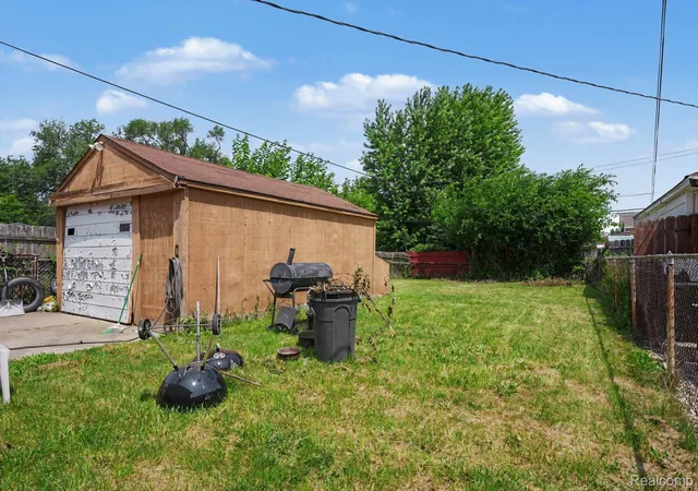 Photo 4 of Single family home for sale at 1058 Detroit Ave, Lincoln Park, MI 48146 | MLS# 20261054927 | Listing updated on 2026-07-24
