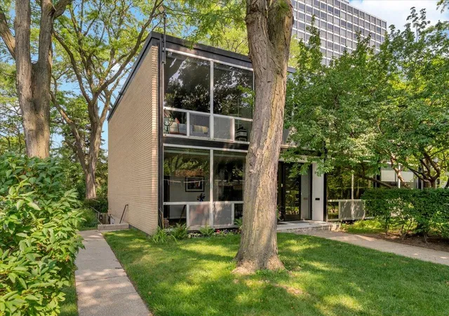 Photo 2 of Condo for sale at 1333 Nicolet Pl, Detroit, MI 48207 | MLS# 81026036509 | Listing updated on 2026-09-08