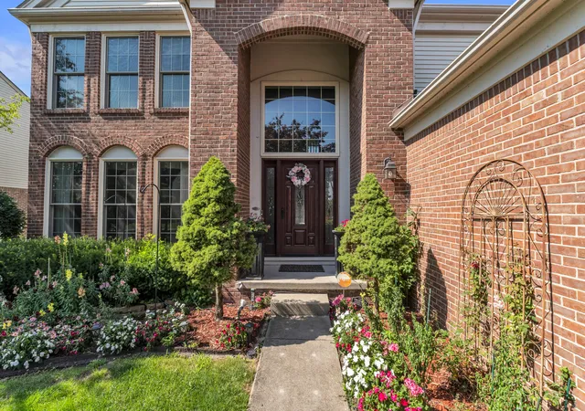 3rd image of 44899 Weymouth Dr, Canton, MI 48188 | MLS# 81026036479