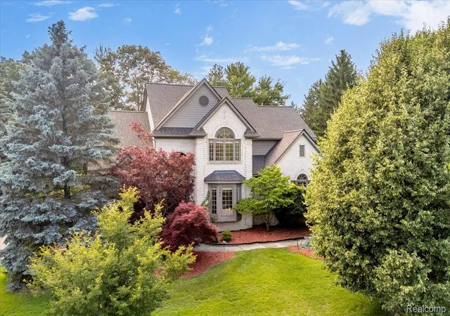 2nd image of 1781 Westridge Dr, Rochester Hills City Oakland, MI 48306 | MLS# 20261054983
