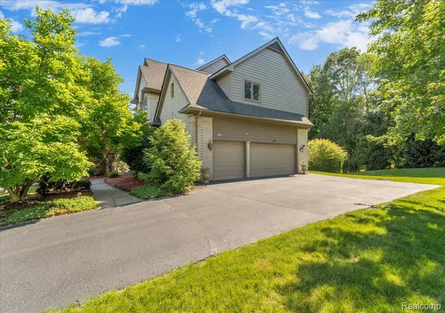 3rd image of 1781 Westridge Dr, Rochester Hills City Oakland, MI 48306 | MLS# 20261054983