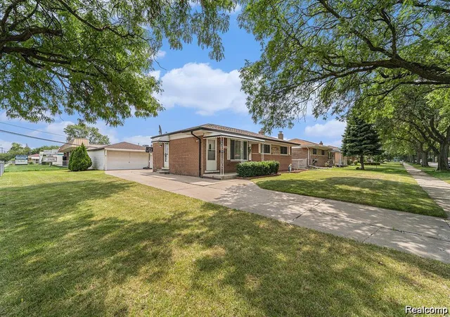 Photo 1 of Single family home for sale at 32960 Oakview Dr, Warren, MI 48092 | MLS# 20261054997 | Listing updated on 2026-07-24