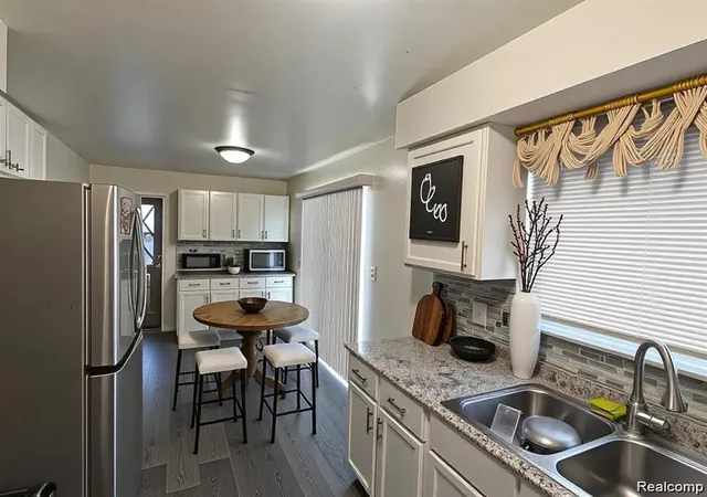 Photo 3 of Single family home for sale at 32960 Oakview Dr, Warren, MI 48092 | MLS# 20261054997 | Listing updated on 2026-07-24