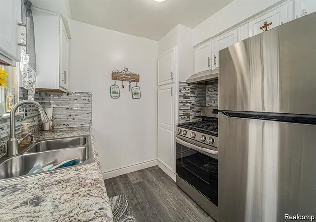 Photo 4 of Single family home for sale at 32960 Oakview Dr, Warren, MI 48092 | MLS# 20261054997 | Listing updated on 2026-07-24