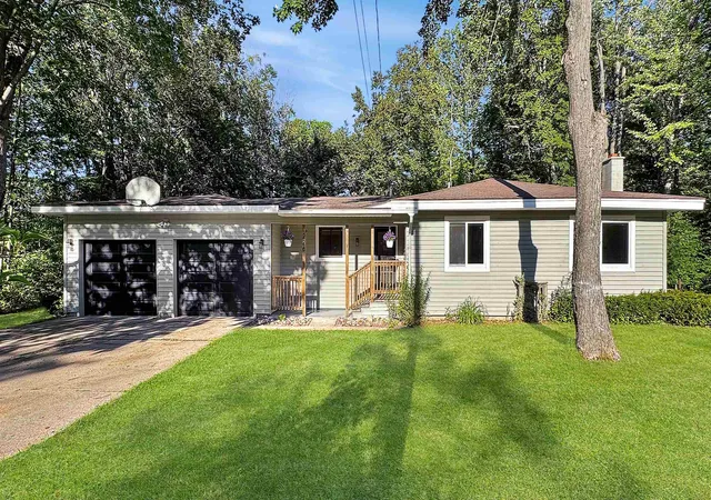 1st image of 226 Seneca Pl, Cadillac, MI 49601 | MLS# 78080071172