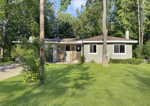 2nd image of 226 Seneca Pl, Cadillac, MI 49601 | MLS# 78080071172