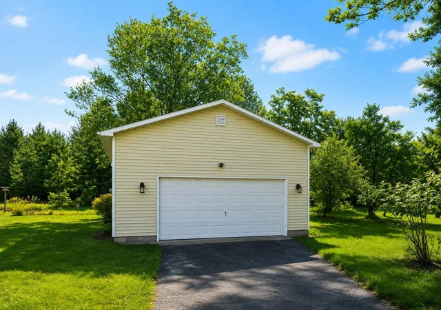 3rd image of 2667 Pine Breeze Dr, Interlochen, MI 49643 | MLS# 78080071176