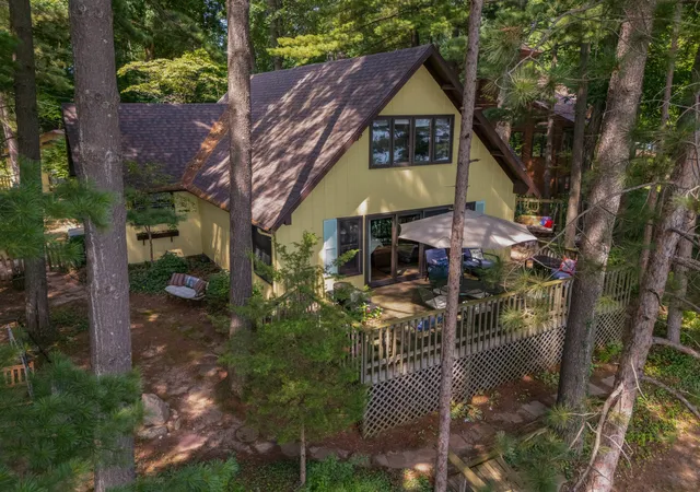 Photo 1 of Single family home for sale at 1890 Hemlock Crst Dr, Quincy, MI 49082 | MLS# 53026036563 | Listing updated on 2026-09-10