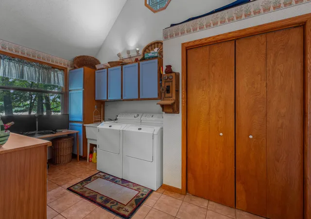 Photo 3 of Single family home for sale at 1890 Hemlock Crst Dr, Quincy, MI 49082 | MLS# 53026036563 | Listing updated on 2026-09-10