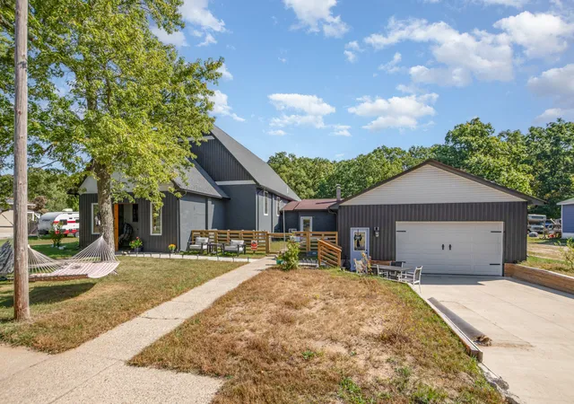 Photo 3 of Single family home for sale at 1342 S Parkway St, Muskegon, MI 49442 | MLS# 71026036552 | Listing updated on 2026-07-16