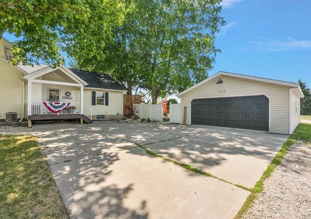 3rd image of 4548 Bauer Rd, Hudsonville, MI 49426 | MLS# 65026036567