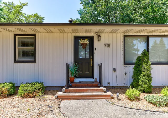 Photo 2 of Single family home for sale at 918 136th Avenue, Holland, MI 49424 | MLS# 71026036534 | Listing updated on 2026-07-29