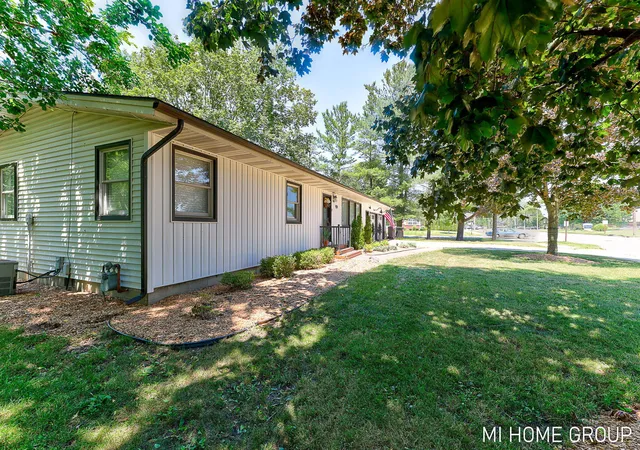 Photo 4 of Single family home for sale at 918 136th Avenue, Holland, MI 49424 | MLS# 71026036534 | Listing updated on 2026-07-29