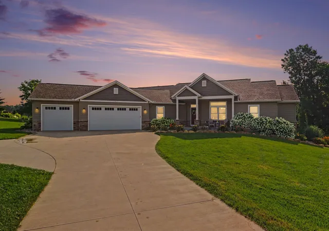 Photo 2 of Single family home for sale at 13825 Peninsula Dr, Galesburg, MI 49053 | MLS# 66026036566 | Listing updated on 2026-09-01