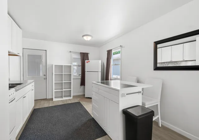 Listing Photo 5 - Condo for sale in building located at 3312 Lake St, Kalamazoo, MI 49048