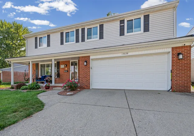 Photo 2 of Single family home for sale at 14638 Westmore St, Livonia, MI 48154 | MLS# 81026036575 | Listing updated on 2026-09-21