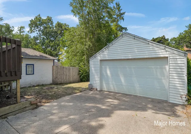 Photo 1 of Single family home for sale at 1229 Dickinson St SE, Grand Rapids, MI 49507 | MLS# 65026036599 | Listing updated on 2026-09-24