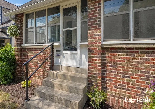 Photo 2 of Single family home for sale at 1229 Dickinson St SE, Grand Rapids, MI 49507 | MLS# 65026036599 | Listing updated on 2026-09-24