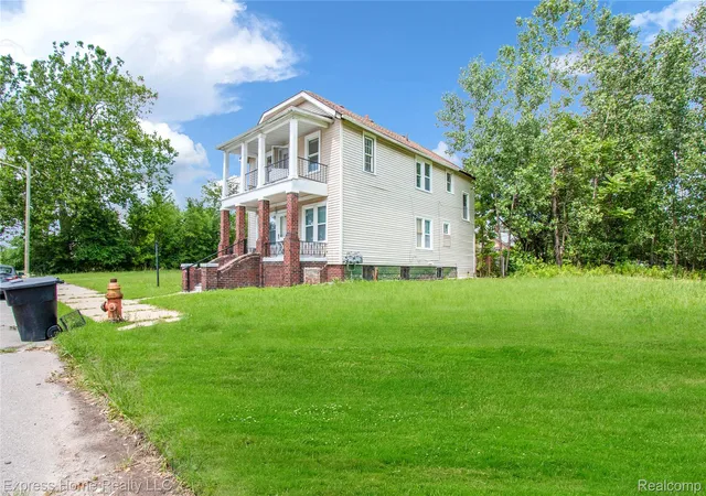 Photo 3 of Single family home for sale at 13484 Maine St, Hamtramck, MI 48212 | MLS# 20261055072 | Listing updated on 2026-09-29