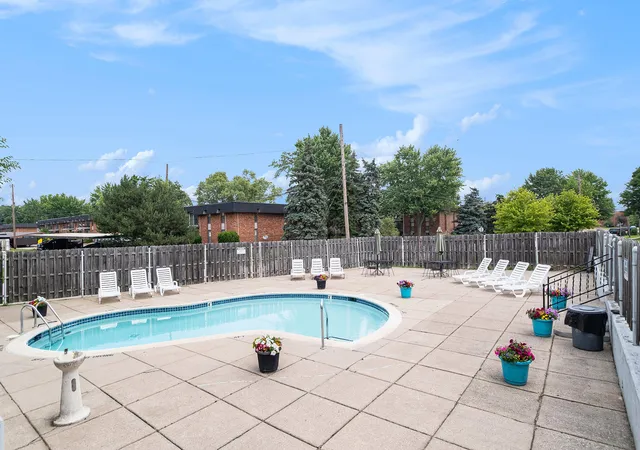Listing Photo 2 - Condo for sale in building located at 4910 Briarwood Ave, Royal Oak, MI 48073 - Unit #A3
