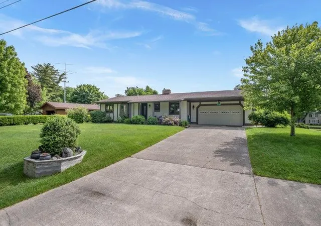 2nd image of 17882 Channel View Dr, Spring Lake, MI 49456 | MLS# 71026036619
