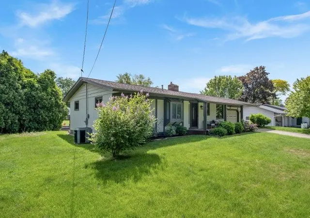 4th image of 17882 Channel View Dr, Spring Lake, MI 49456 | MLS# 71026036619