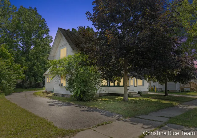 2nd image of 115 E Congress St, Belding, MI 48809 | MLS# 65026036622
