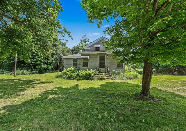 2nd image of 5901 Sharon Hollow Rd, Sharon Township Washtenaw, MI 48158 | MLS# 81026036625
