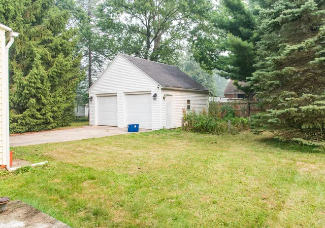 Photo 2 of Single family home for sale at 420 Evelyn Ave, Kalamazoo, MI 49001 | MLS# 66026036633 | Listing updated on 2026-07-30