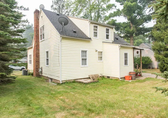 Photo 3 of Single family home for sale at 420 Evelyn Ave, Kalamazoo, MI 49001 | MLS# 66026036633 | Listing updated on 2026-07-30