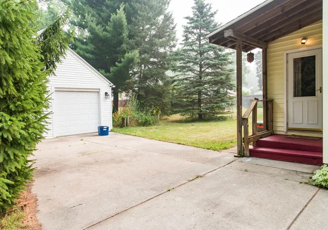 Photo 3 of Single family home for sale at 420 Evelyn Ave, Kalamazoo, MI 49001 | MLS# 66026036633 | Listing updated on 2026-07-30