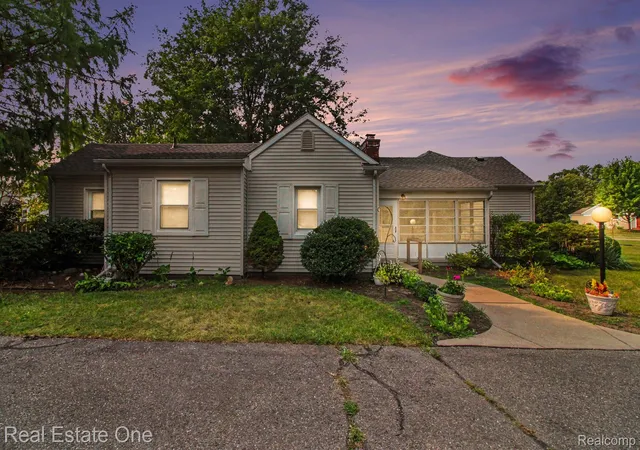 Photo 1 of Single family home for sale at 9116 Hix Rd, Livonia, MI 48150 | MLS# 20261055106 | Listing updated on 2026-09-19