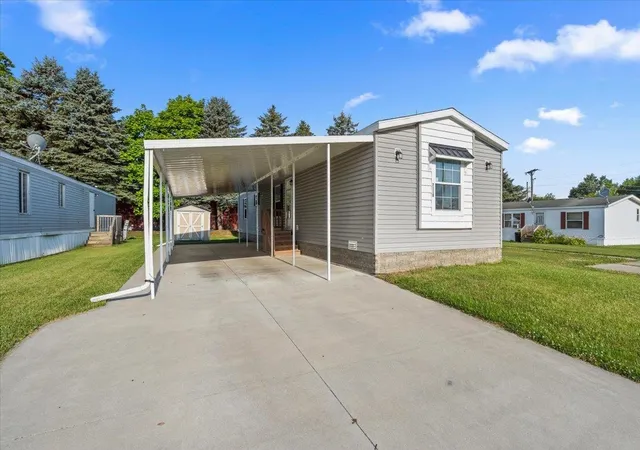 Photo 2 of Single family home for sale at 7118 W Mapleview Cir, Brown City, MI 48416 | MLS# 58050215189 | Listing updated on 2026-07-16