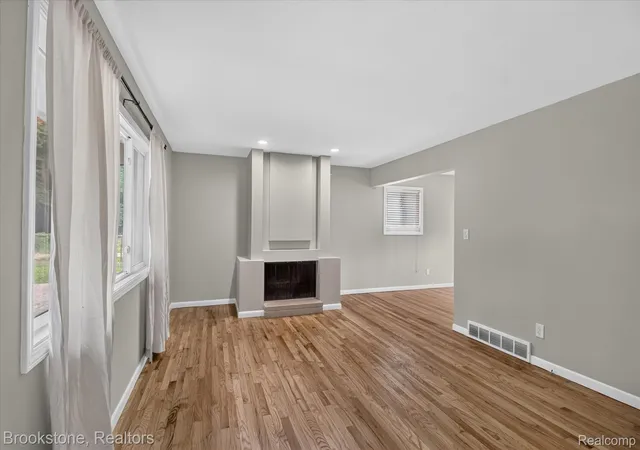 Photo 2 of Single family home for sale at 7176 Perry Lake Rd, Clarkston, MI 48346 | MLS# 20261055118 | Listing updated on 2026-09-10