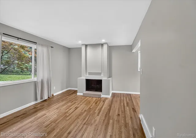 Photo 3 of Single family home for sale at 7176 Perry Lake Rd, Clarkston, MI 48346 | MLS# 20261055118 | Listing updated on 2026-09-10