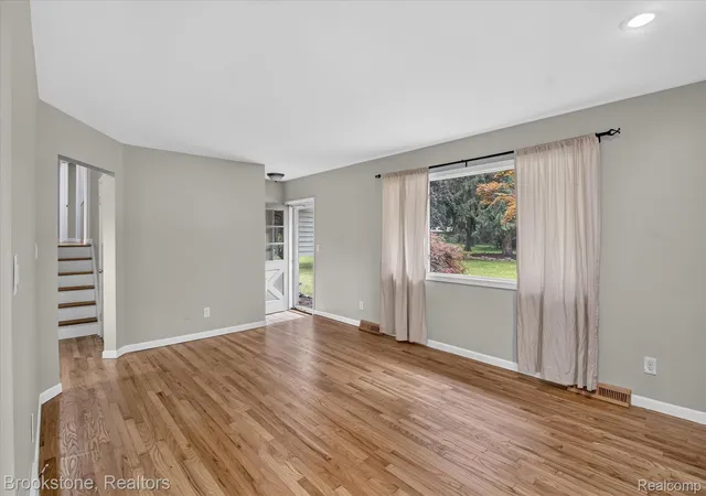 Photo 3 of Single family home for sale at 7176 Perry Lake Rd, Clarkston, MI 48346 | MLS# 20261055118 | Listing updated on 2026-10-09