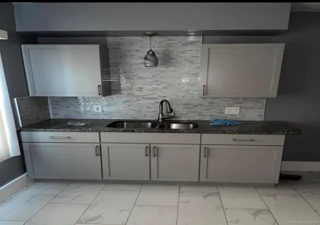 Listing Photo 4 - Condo for sale in building located at 13410 Greiner St, Detroit, MI 48205