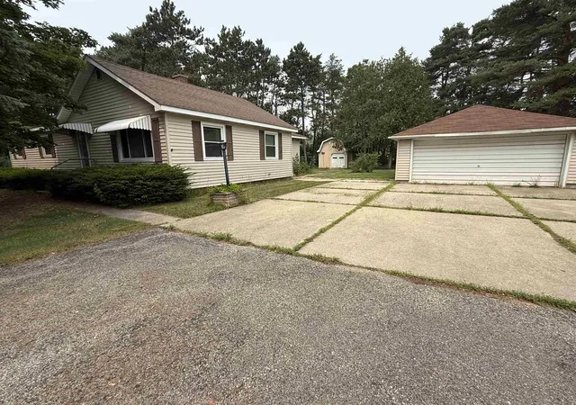 Photo 1 of Single family home for sale at 410 14th Street, Cadillac, MI 49601 | MLS# 78080071188 | Listing updated on 2026-09-17