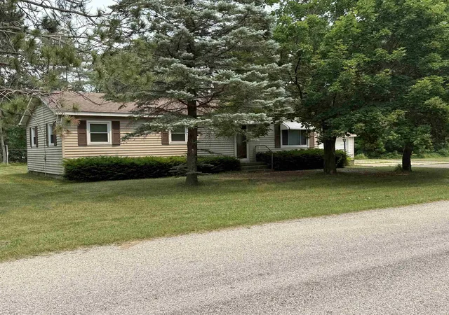 Photo 2 of Single family home for sale at 410 14th Street, Cadillac, MI 49601 | MLS# 78080071188 | Listing updated on 2026-09-17