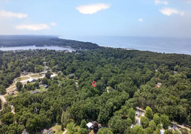 4th image of 416 N Rush St, Pentwater, MI 49449 | MLS# 67026036673