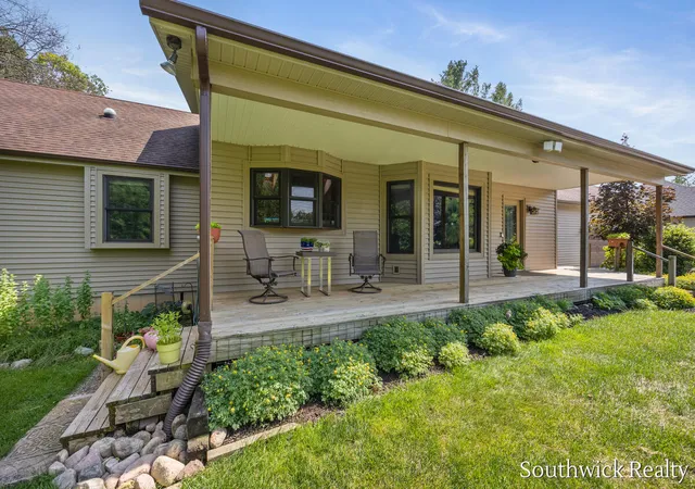 2nd image of 2484 Shadow Lake Ct Ne, Grand Rapids, MI 49505 | MLS# 65026036682