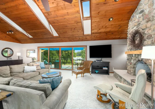4th image of 2484 Shadow Lake Ct Ne, Grand Rapids, MI 49505 | MLS# 65026036682